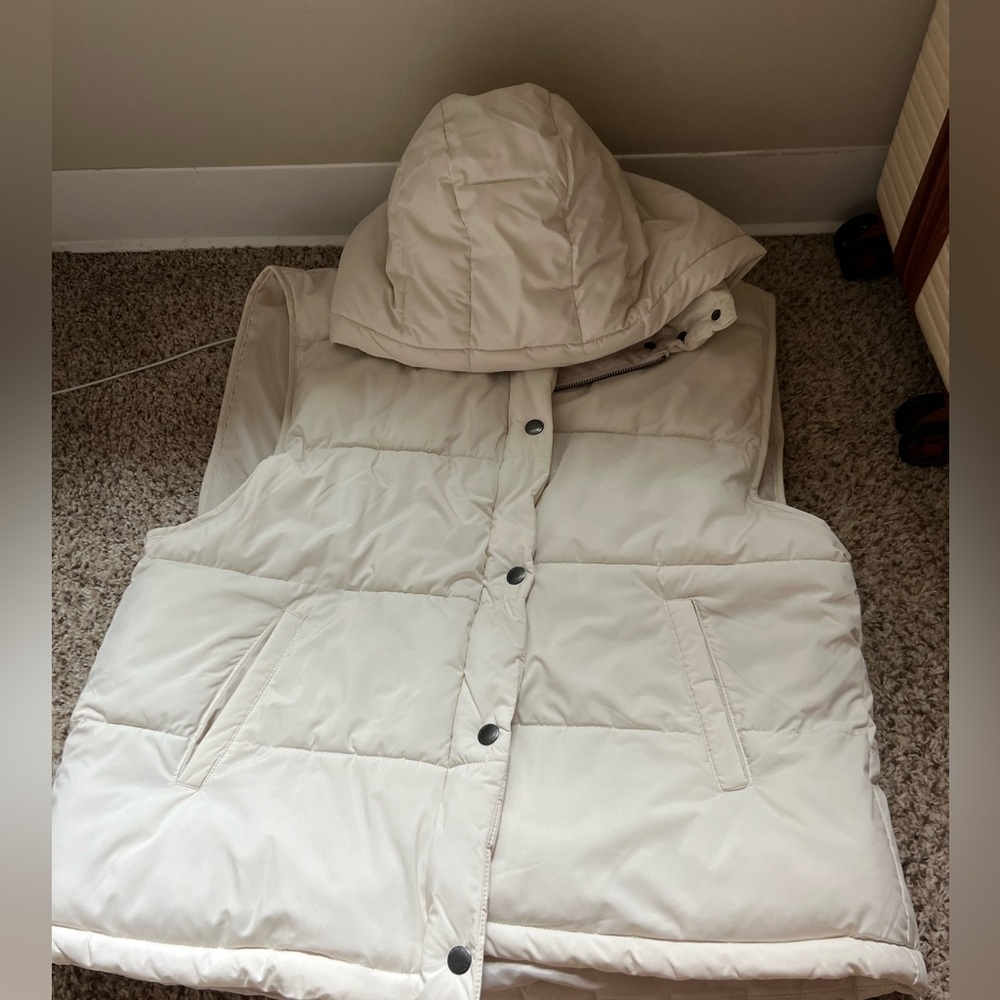 American Eagle hooded vest